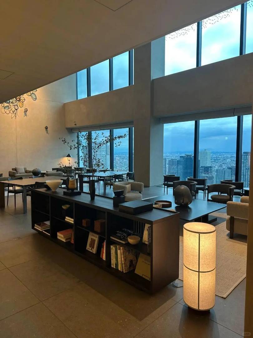 Experience Tokyo's Breathtaking Cloud Hotel - Book Your Sky-High Stay Today!