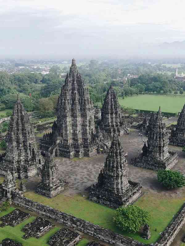 Discover 9 Unmissable Travel Spots for Your First Adventure in Indonesia!