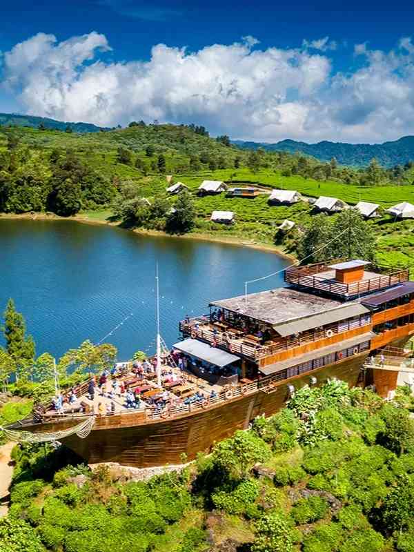 Discover 9 Unmissable Travel Spots for Your First Adventure in Indonesia!