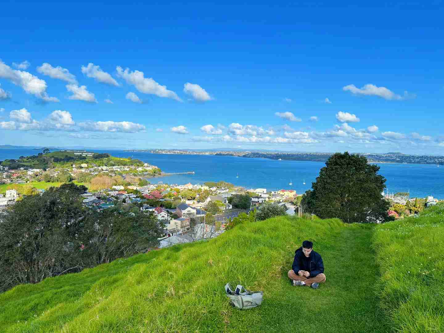 Entdecke Auckland: Stadtrundgang, Devonport-Erlebnis und Mount-Eden-Hike