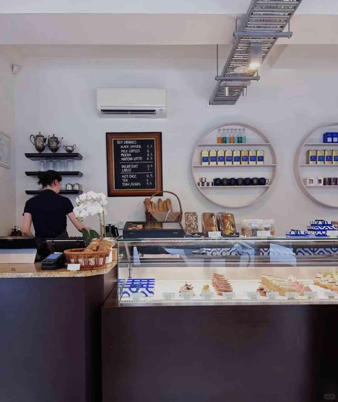 Discover Auckland's Top Saint Honoré Cake: Authentic French Pastry Delight