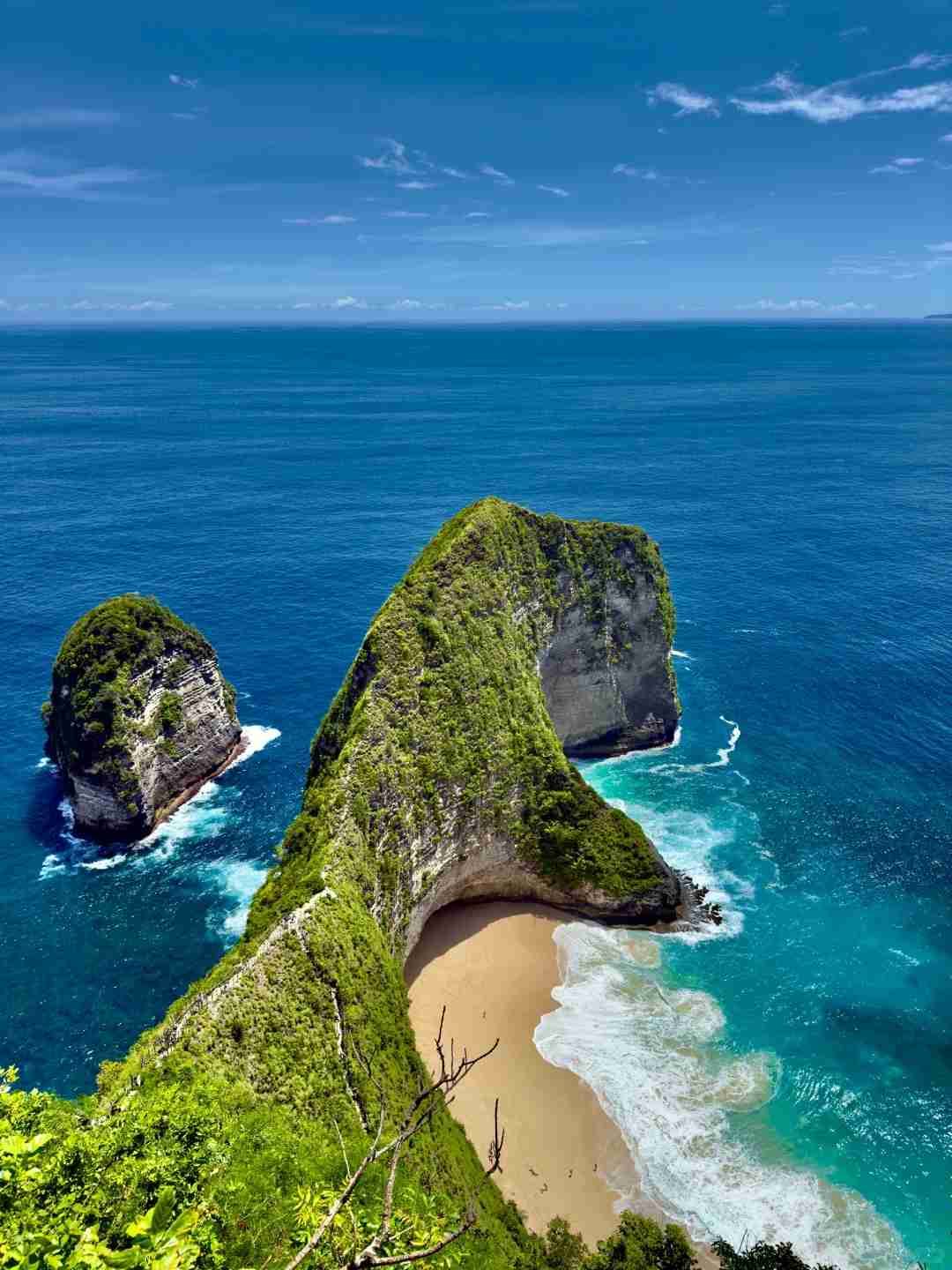 Discover Bali's Enchanting Volcanic Waterfall Scenery: A Fantasy Apple Desktop Tour