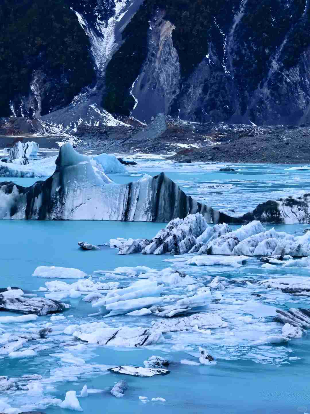 Discover Glacial Valleys: Crossing the Ice Age Below the Snow Line Adventure