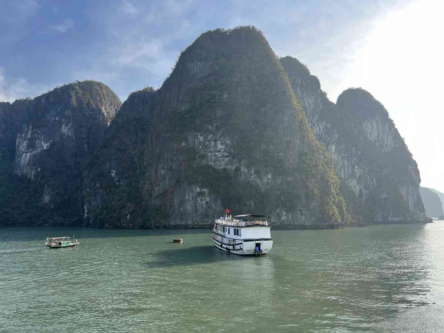Discover Halong Bay: Vietnam's Stunning Guilin on the Sea Experience