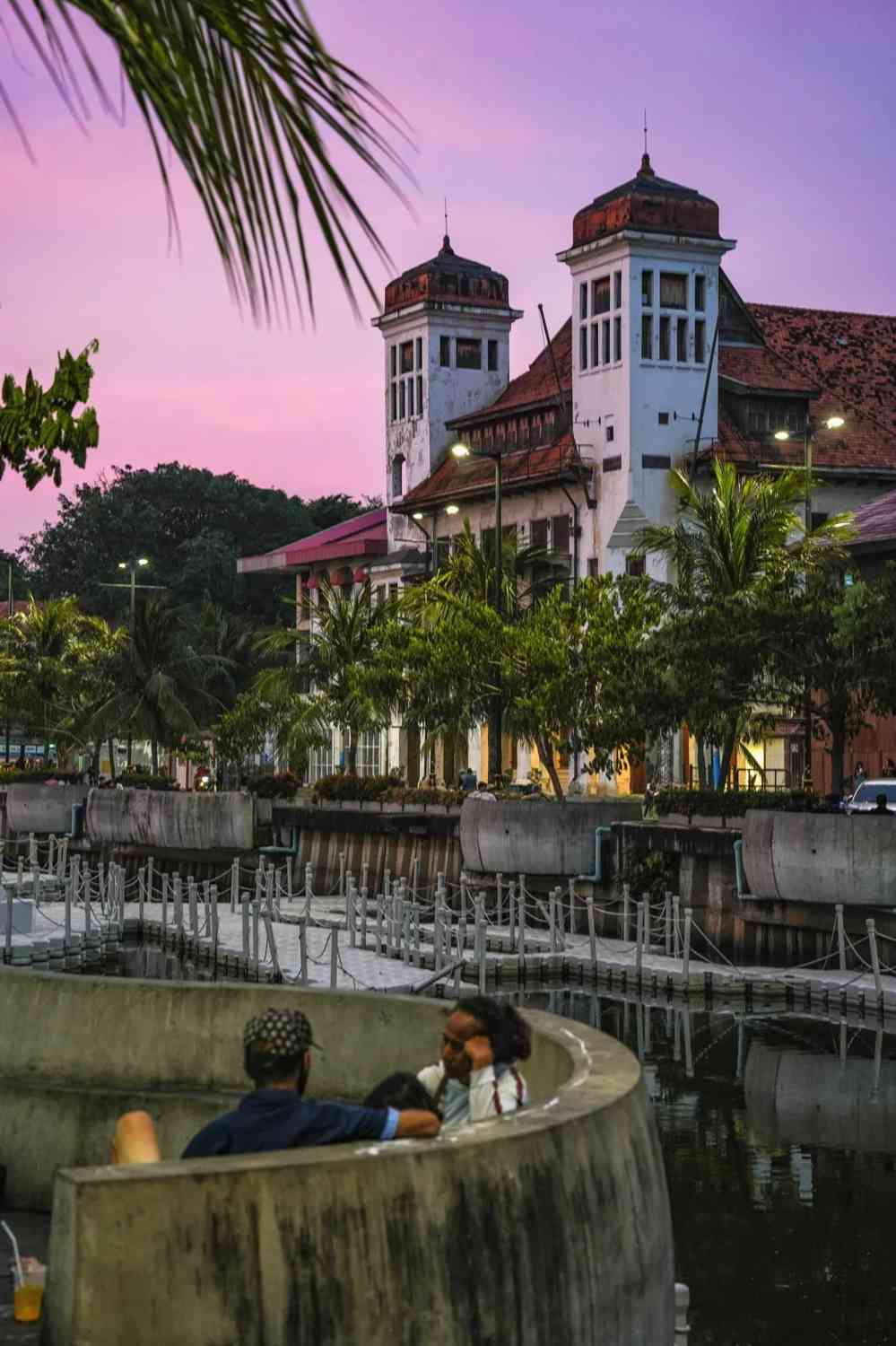 Discover Jakarta's Beauty: 18 Stunning Pictures, Travel Guide & Best Photography Spots 🕌