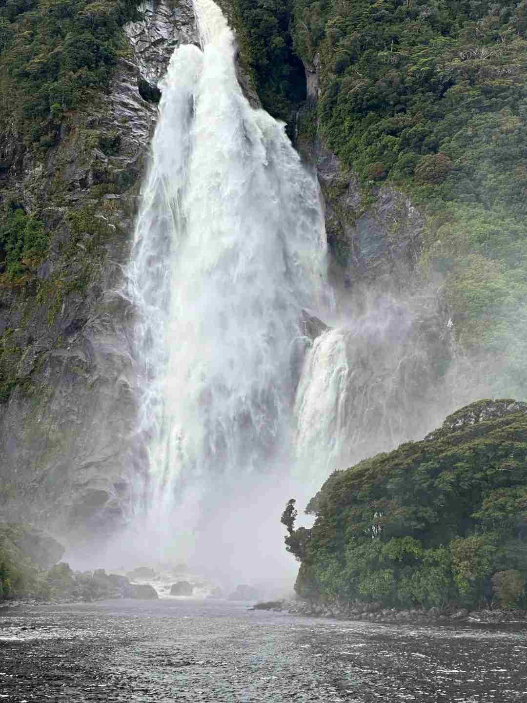 Discover Milford Sound: Essential Slow Travel Destination in New Zealand