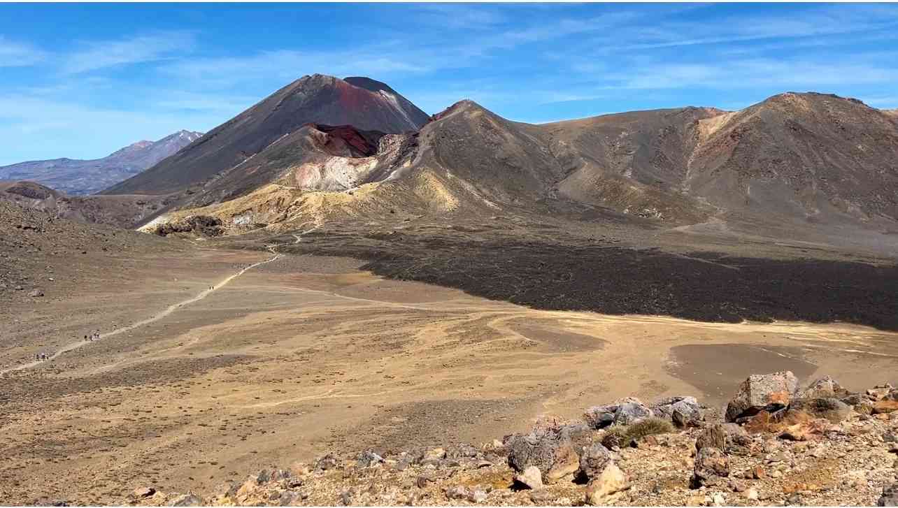 Entdecke Mount Tongariro: Neuseelands atemberaubende Naturschönheit 🌋