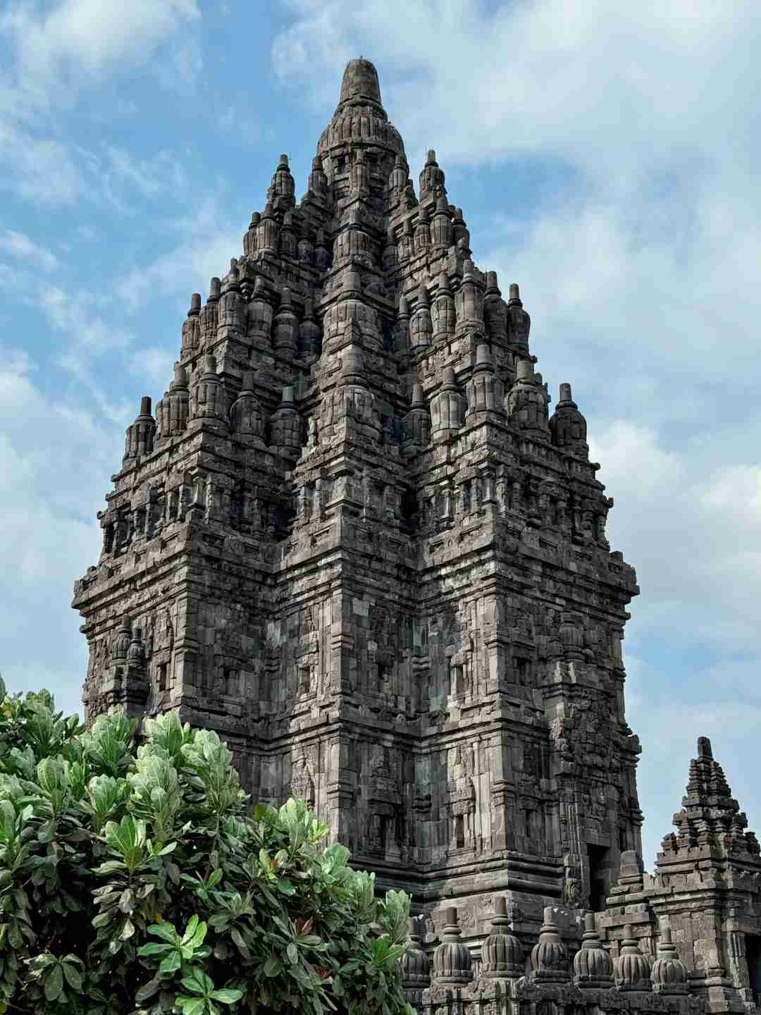 Discover Yogyakarta: A Cultural and Sacred Journey in Java 🤎🖤