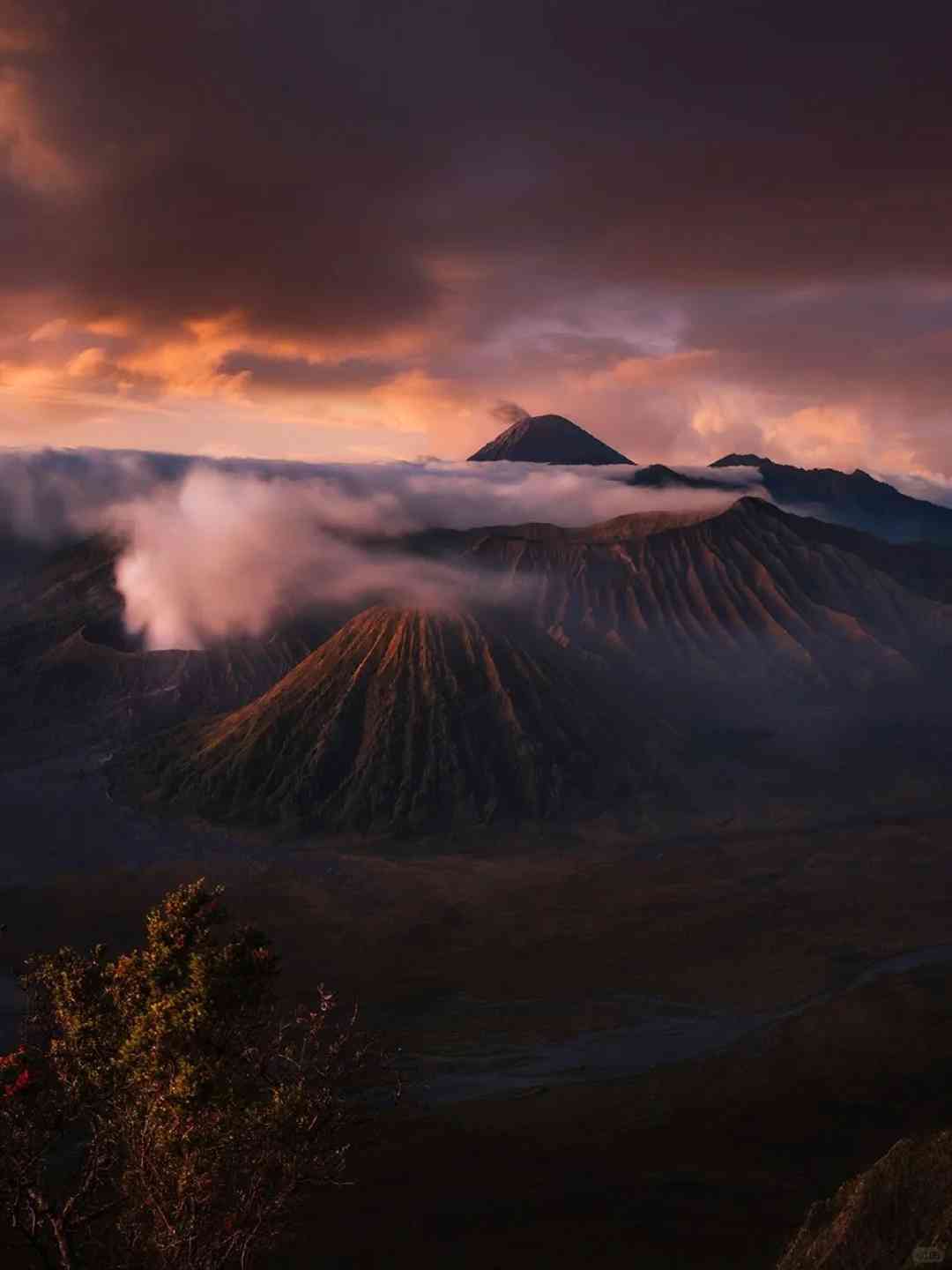 Discover the Best Time for Watching Stunning Sunsets at Bromo Without Staying Up All Night