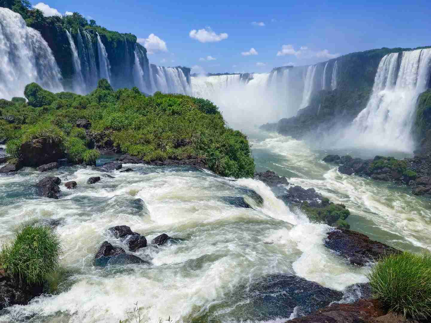 Discover the Breathtaking Beauty of Iguazu Falls: Ultimate Travel Guide
