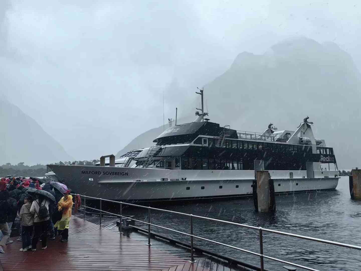 Discover the Breathtaking Beauty of Milford Sound in New Zealand
