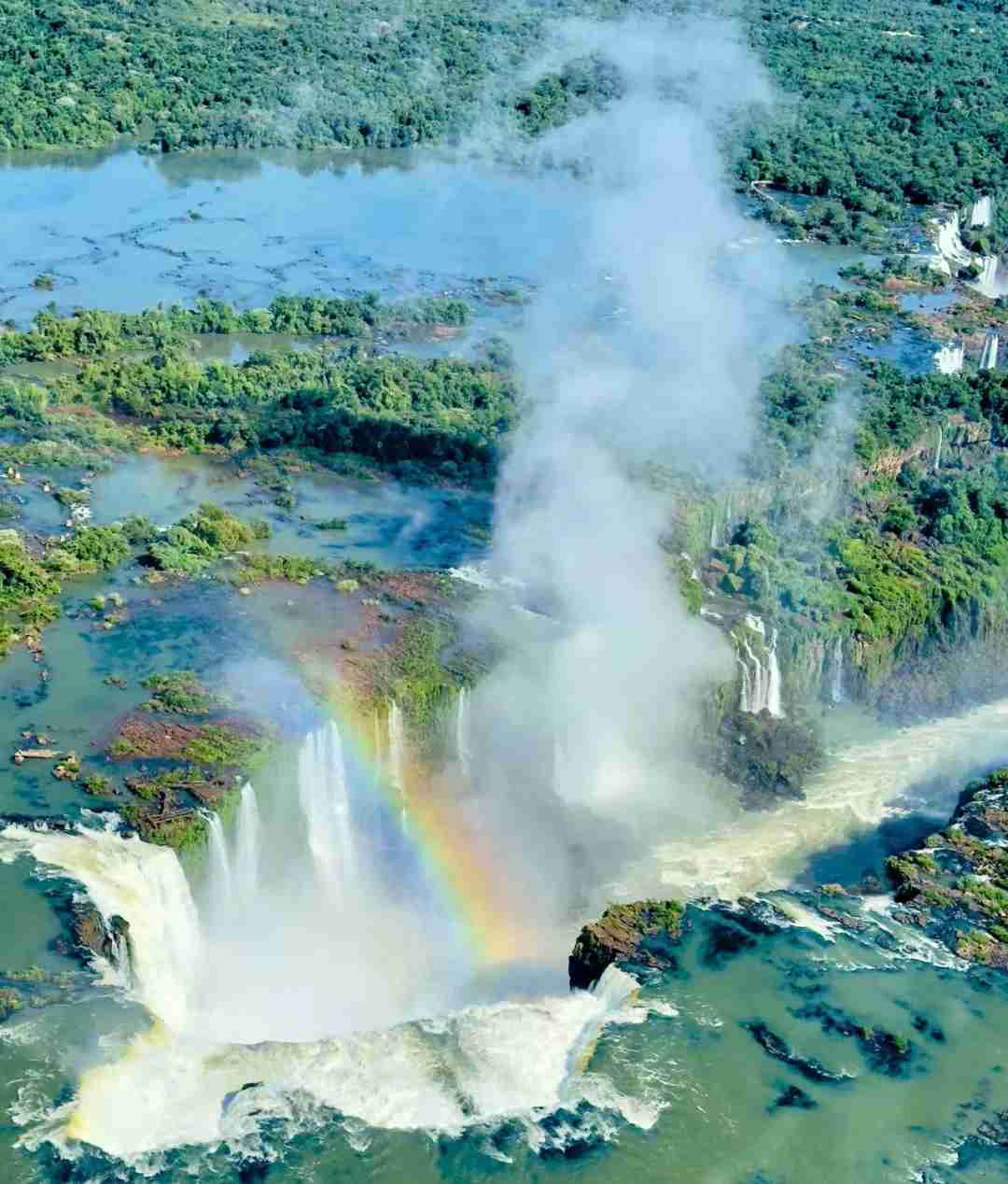 Discover the Breathtaking Iguazu Falls: South America's Natural Wonder