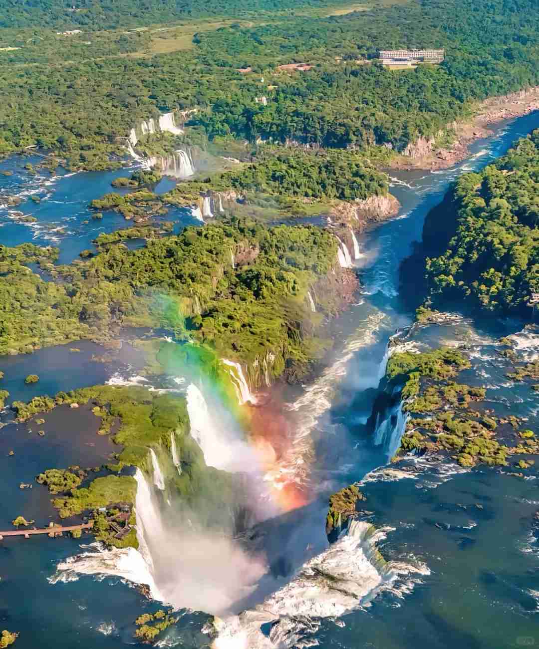 Discover the Breathtaking Iguazu Falls: South America's Natural Wonder