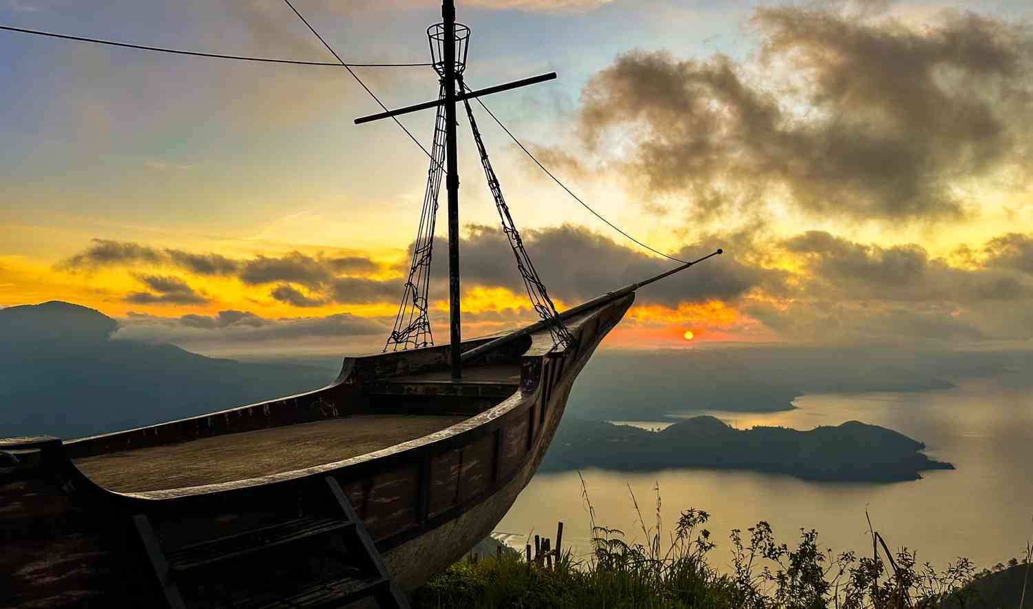 Discover the Breathtaking Sunrise from Mountaintop at Lake Toba, Medan Indonesia