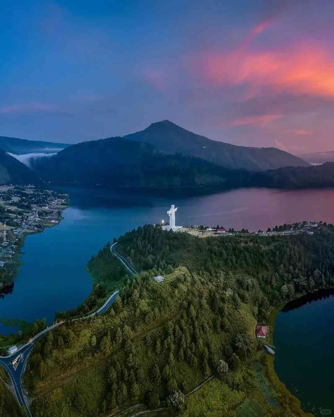 Discover the Hidden Gem: Volcano Lake, A Paradise for Adventurous Niche Travelers 🇲🇨
