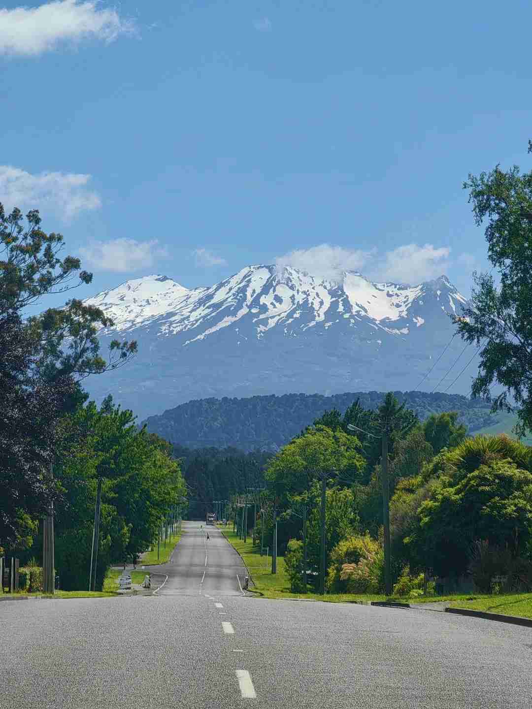 Discover the Perfect Sunny Day Hike: Tongariro Challenge Awaits You!