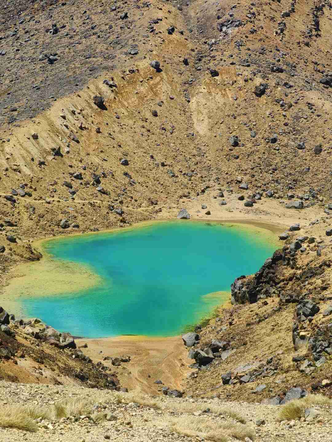 Discover the Perfect Sunny Day Hike: Tongariro Challenge Awaits You!