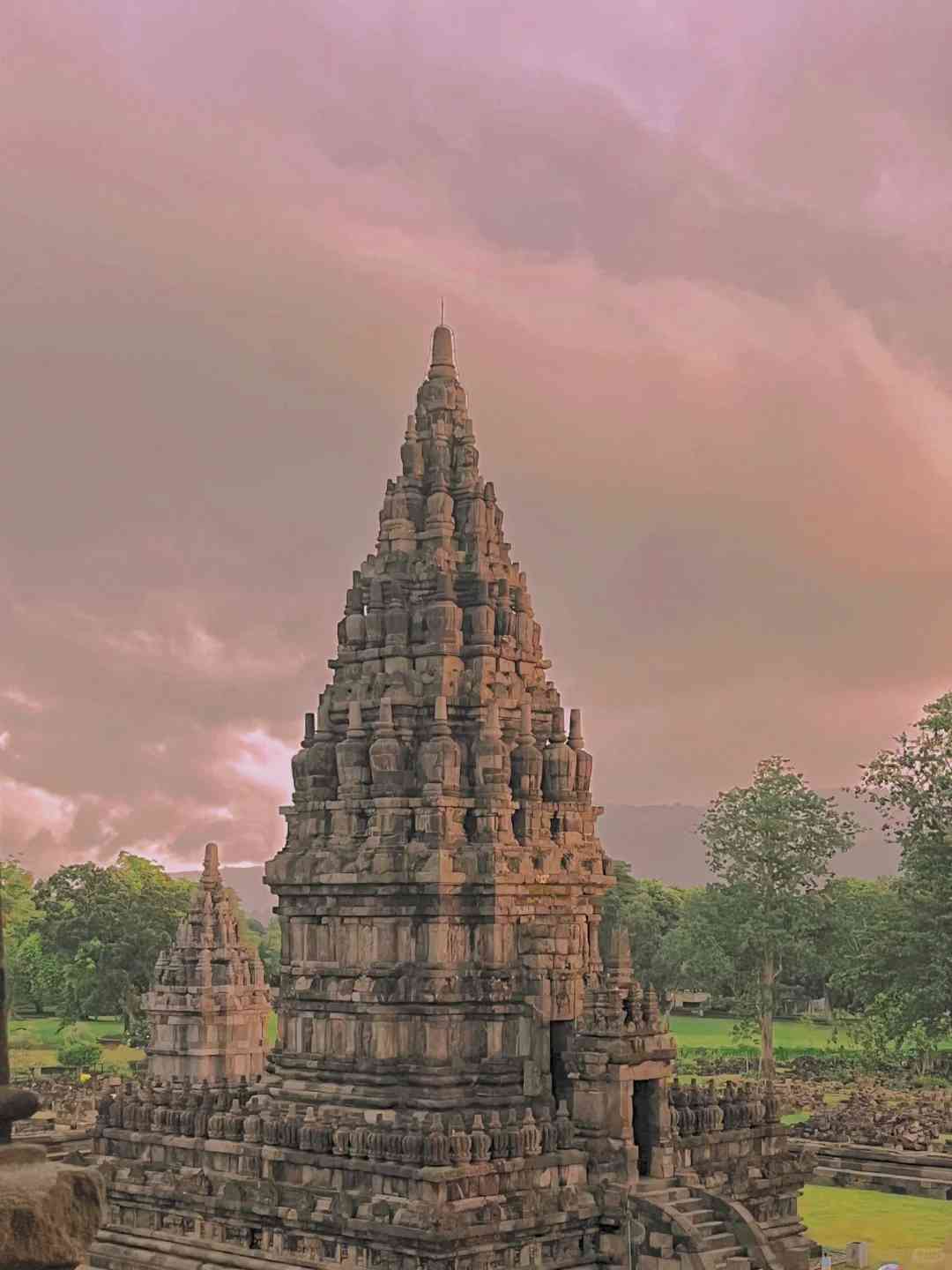 Discover the Unique Reasons People Enjoy Morning Outings in Indonesia's Rainy Season