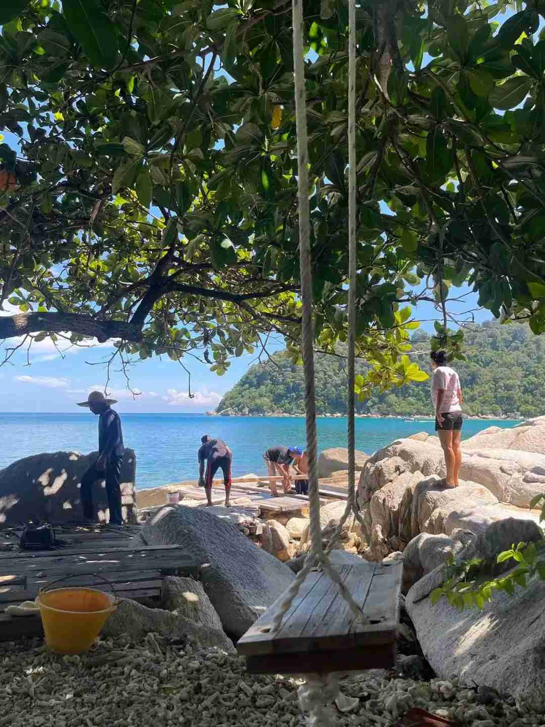 Discovering Malaysia's Breathtakingly Beautiful Jelly Sea When the Door Opened