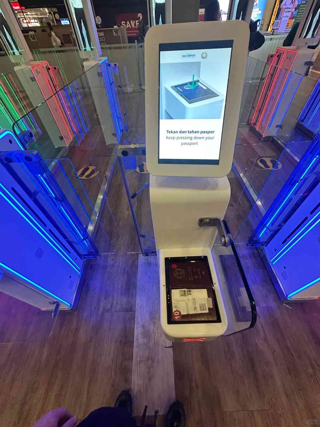 Electronic signatures smoothly enter Bali, customs tips no longer exist.