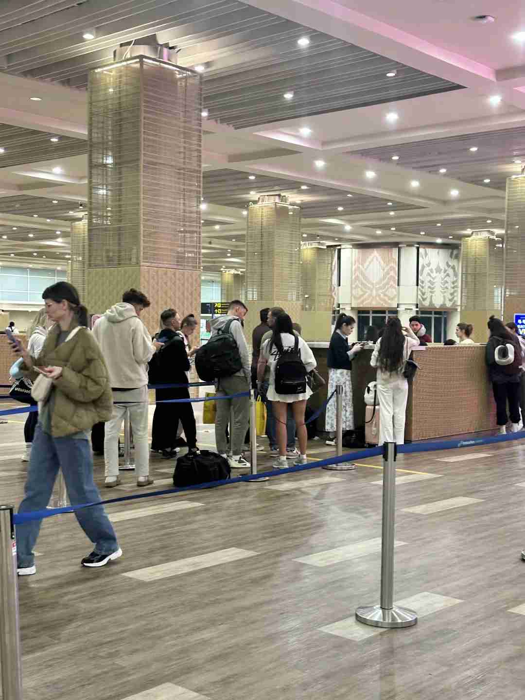 Electronic signatures smoothly enter Bali, customs tips no longer exist.