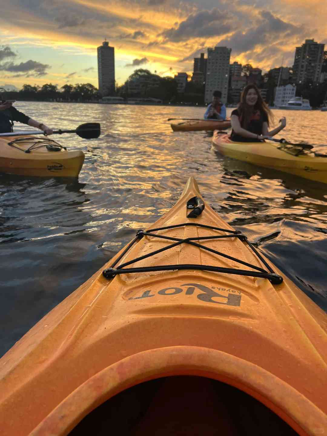 Experience Unforgettable Sydney Kayaking: Watch Breathtaking Sunsets on the Sea 🛶