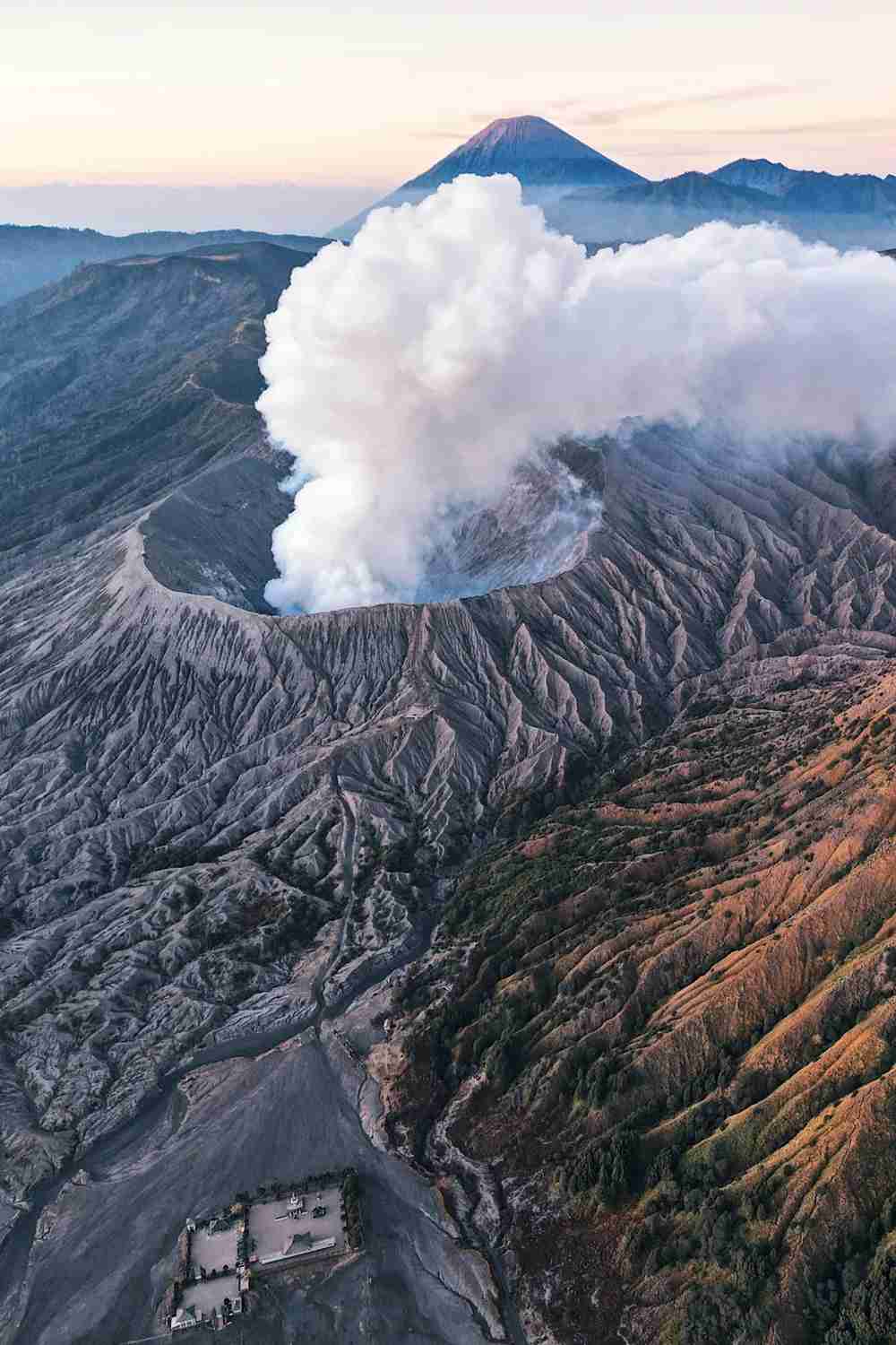 ブロモとイジェンを探索：インドネシアの忘れられない火山冒険