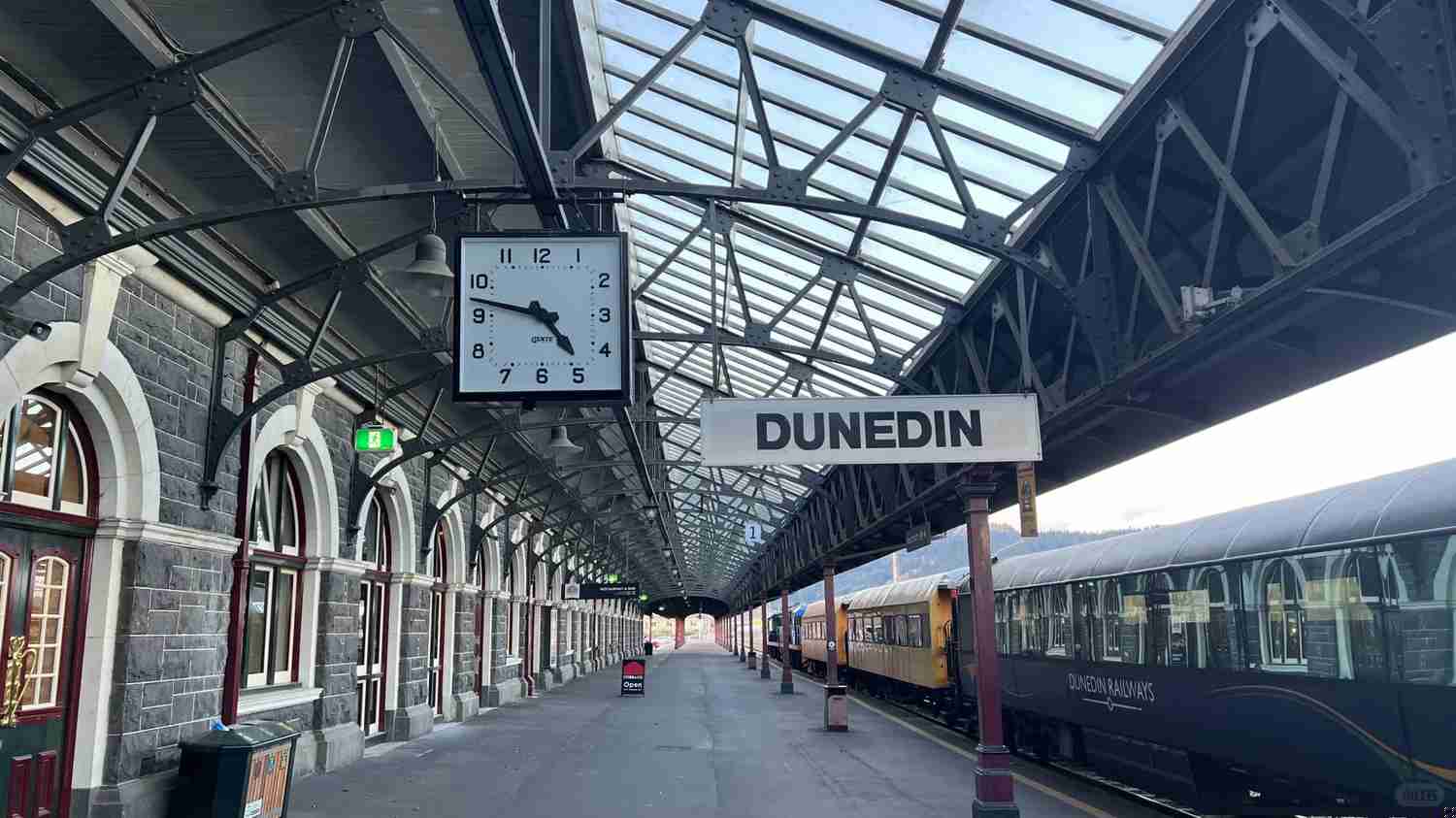 Explorer la ville de Dunedin : Les meilleurs itinéraires de marche et les trésors cachés