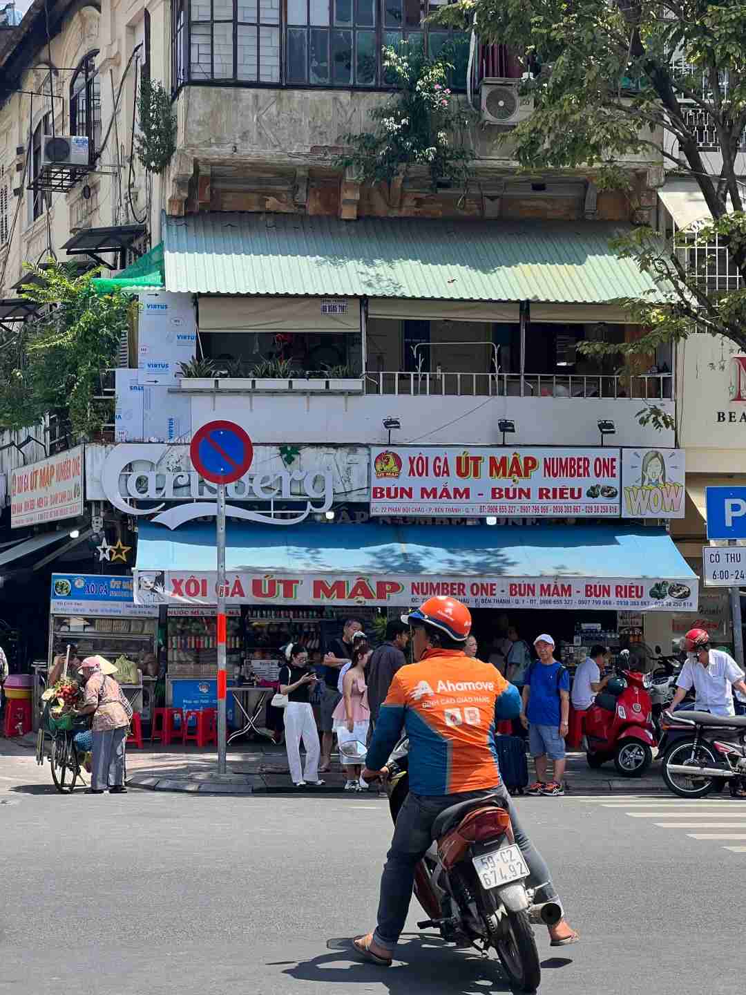 Explore Ho Chi Minh City: Street Photography Capturing Local Life Essence 📷