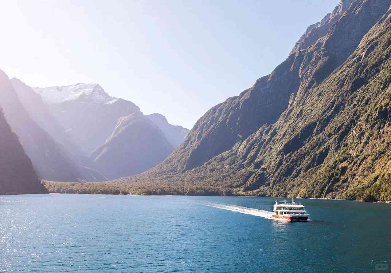 Explore Milford Sound: Day Tour Departing from Te Anau Experience