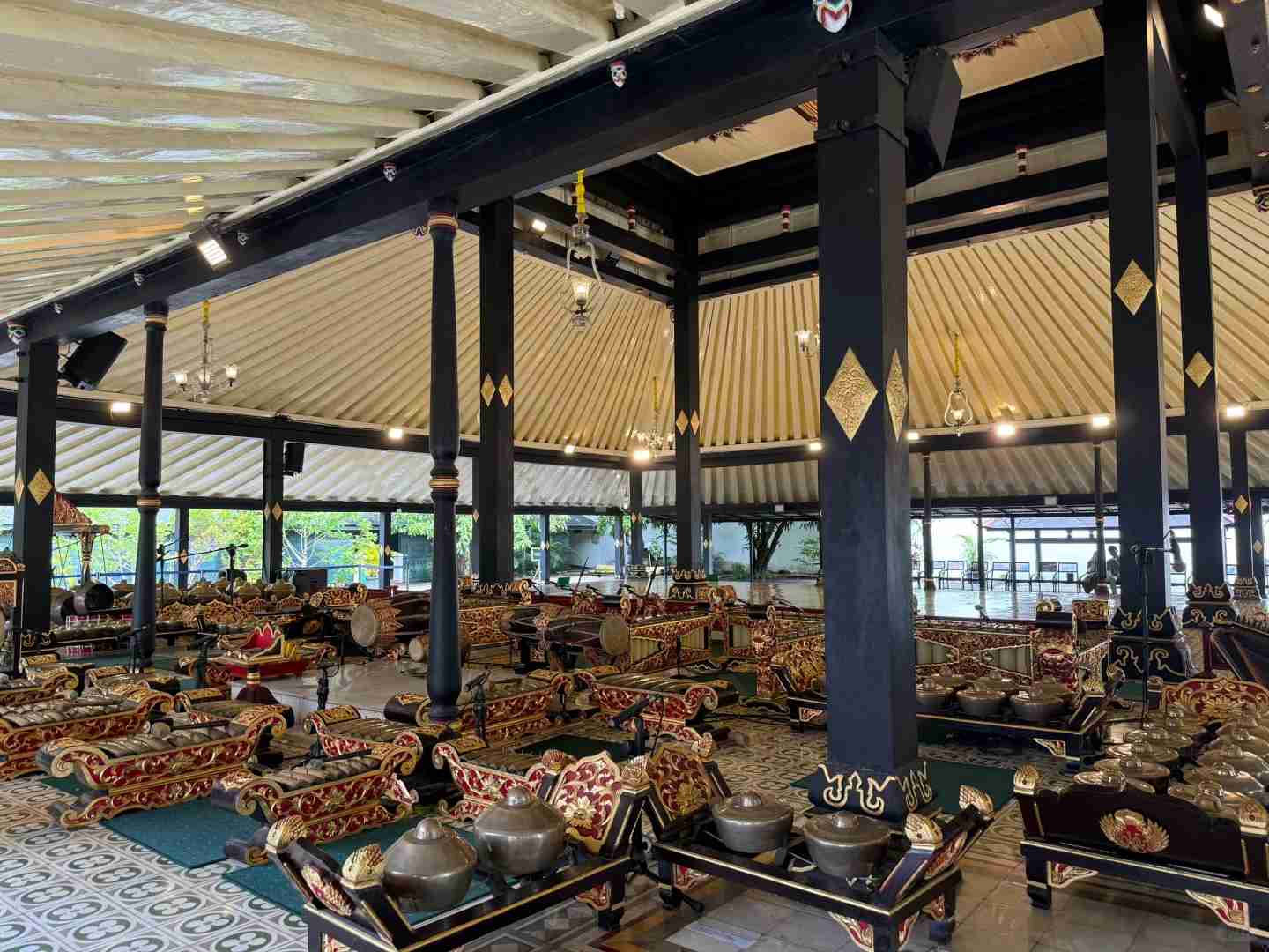 Explore Yogyakarta Palace: Unveiling the Rich History of the Indonesian Royal Dynasty!