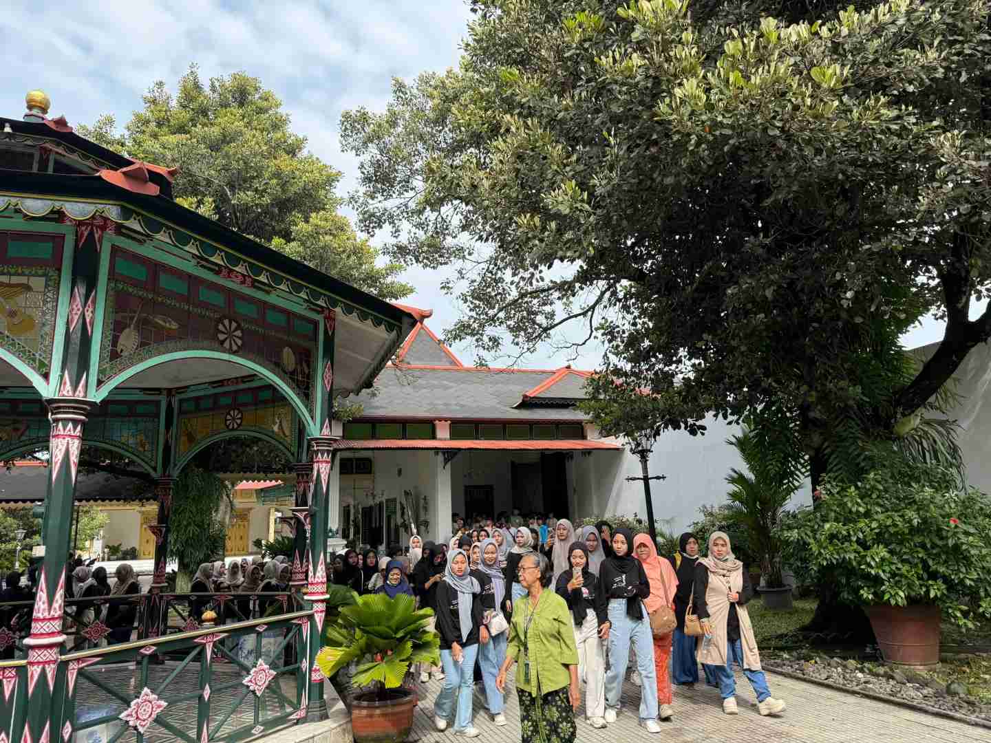 Explore Yogyakarta Palace: Unveiling the Rich History of the Indonesian Royal Dynasty!