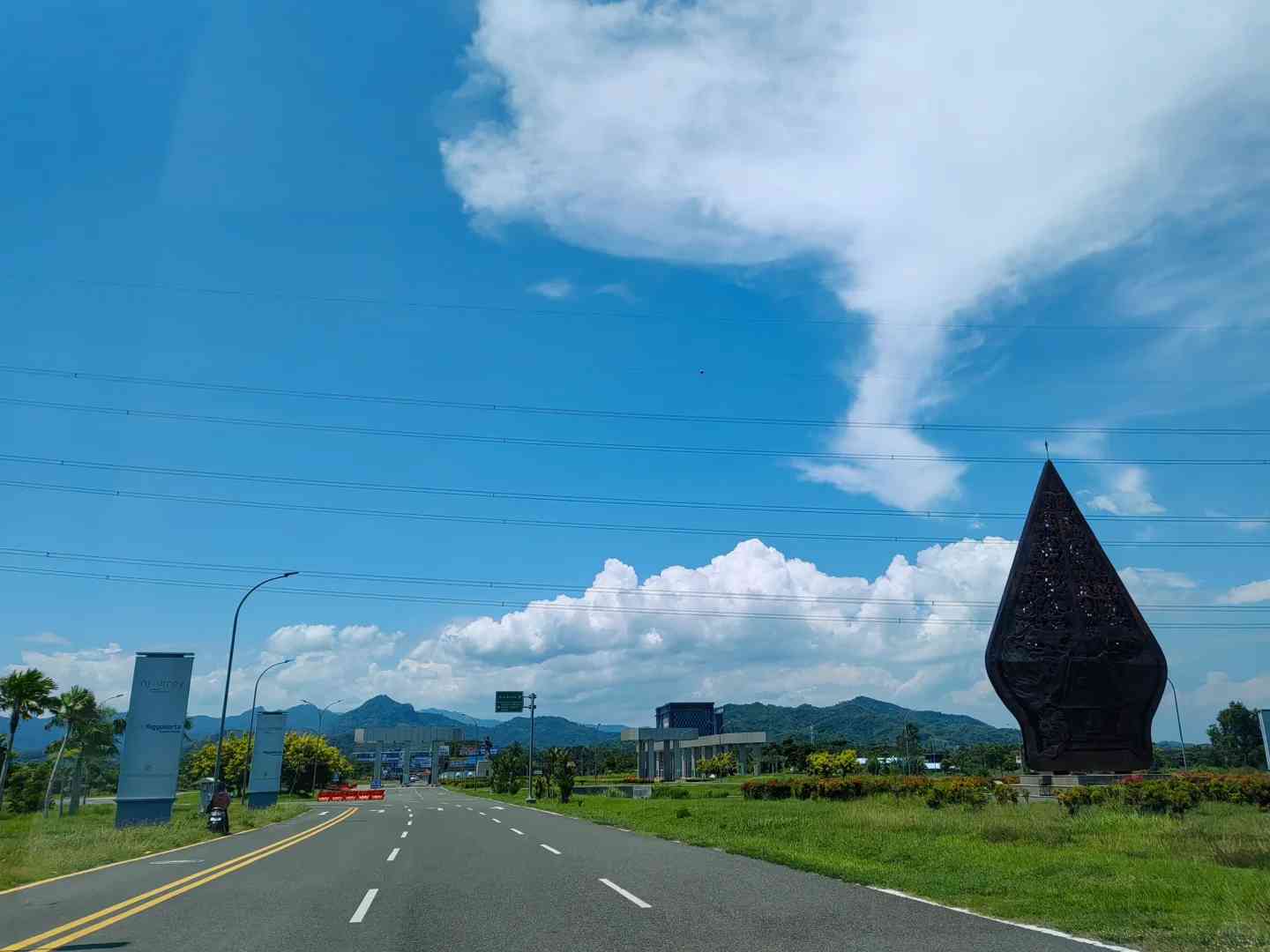 Explorez Yogyakarta : observez le majestueux volcan et visitez d’anciens temples