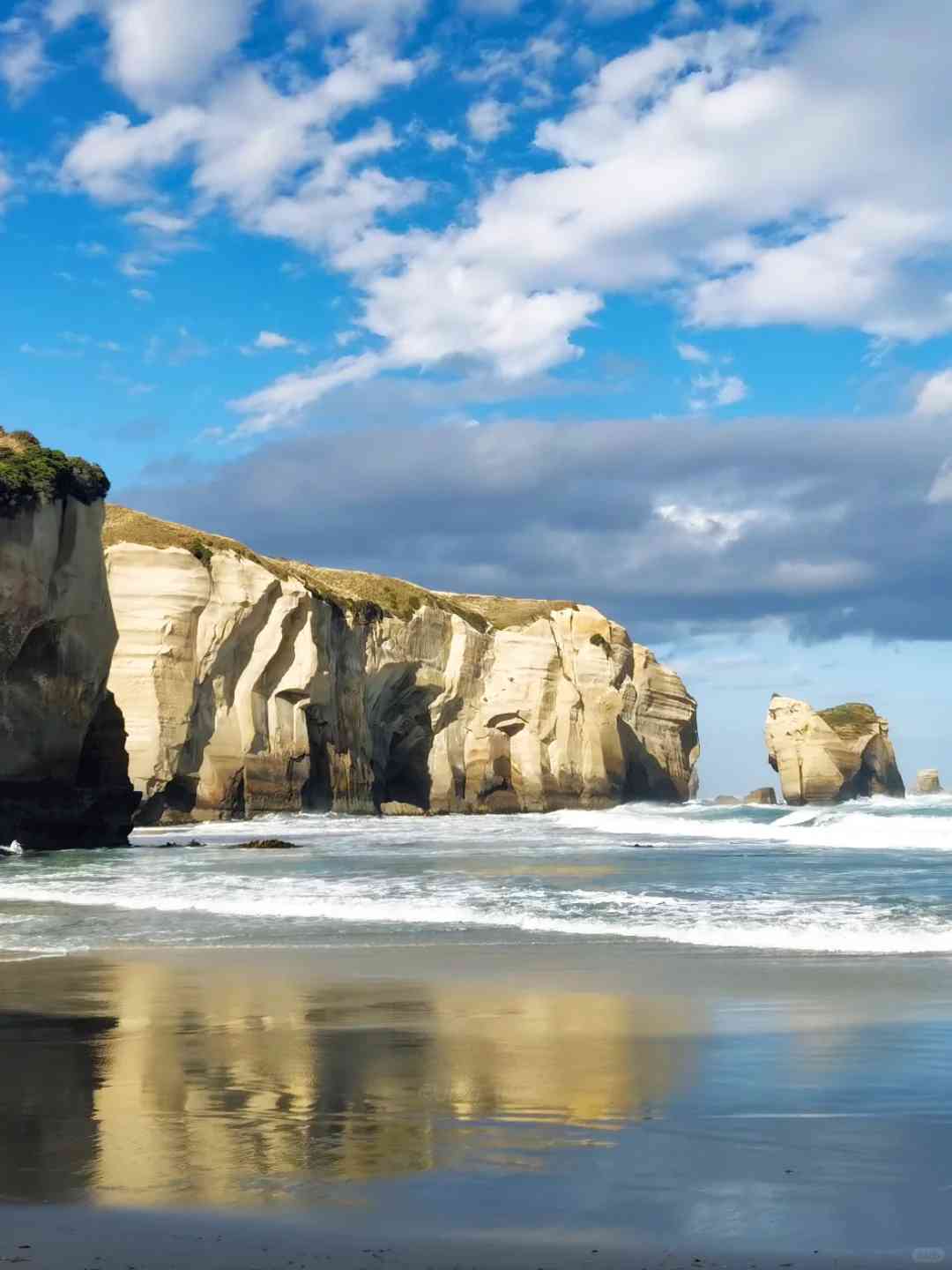 Entdecke das verborgene Juwel: "Tunnel Beach" in Dunedin, Klippen & Meeresabenteuer.