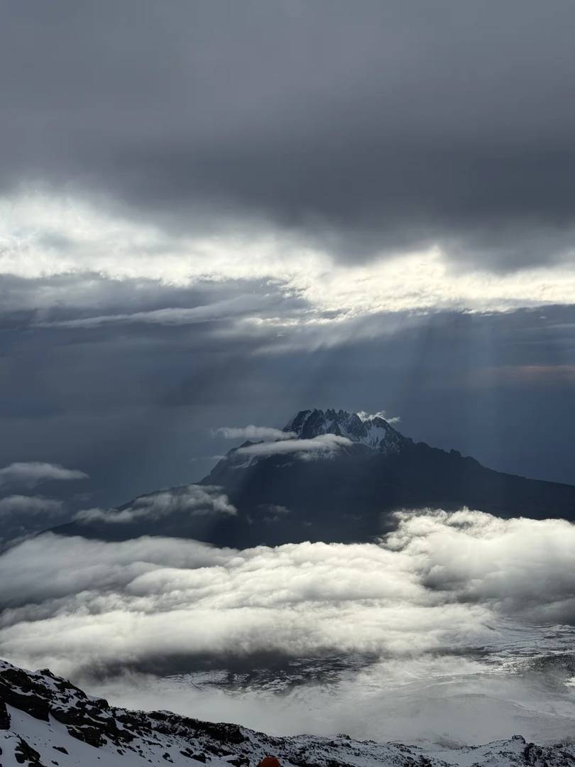 First Chinese to Summit Kilimanjaro in Year of the Snake: An Inspiring Mountaineering Journey