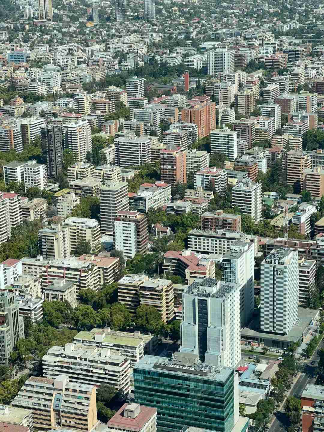 كيفية استكشاف معالم سانتياغو المخفية ضمن ميزانية في الربيع