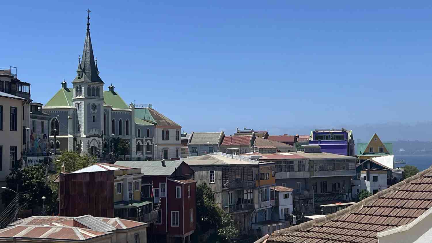 How to Explore Valparaíso: Best Budget-Friendly Activities in Spring
