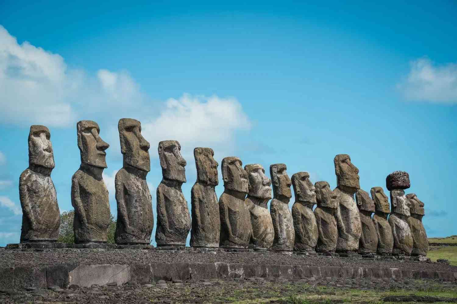 Comment organiser un circuit autoguidé à petit budget sur l'Île de Pâques 🗿 Itinéraires et conseils