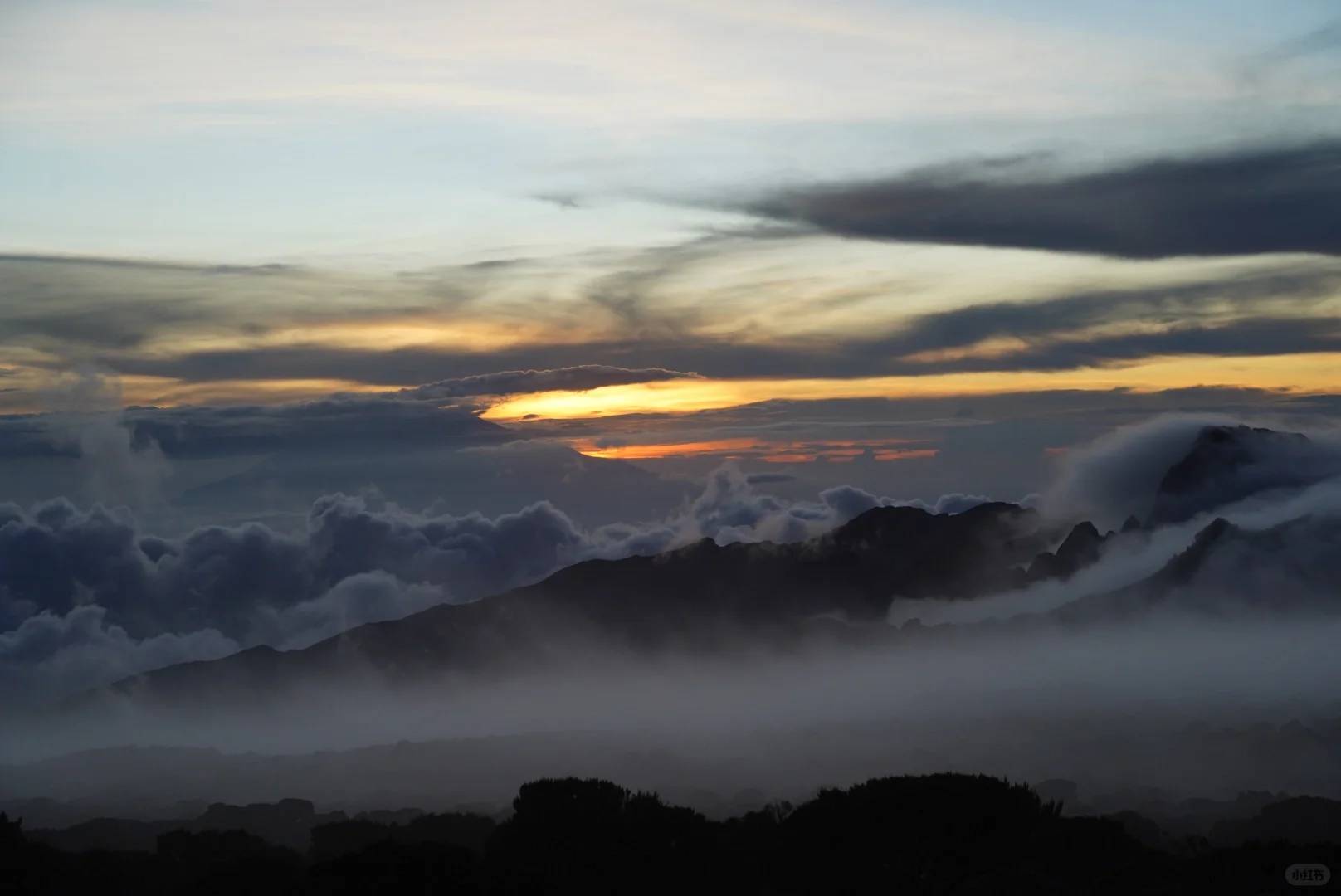 Kilimanjaro Summit Adventure: Witness Breathtaking Sky Changes While Enjoying Instant Noodles