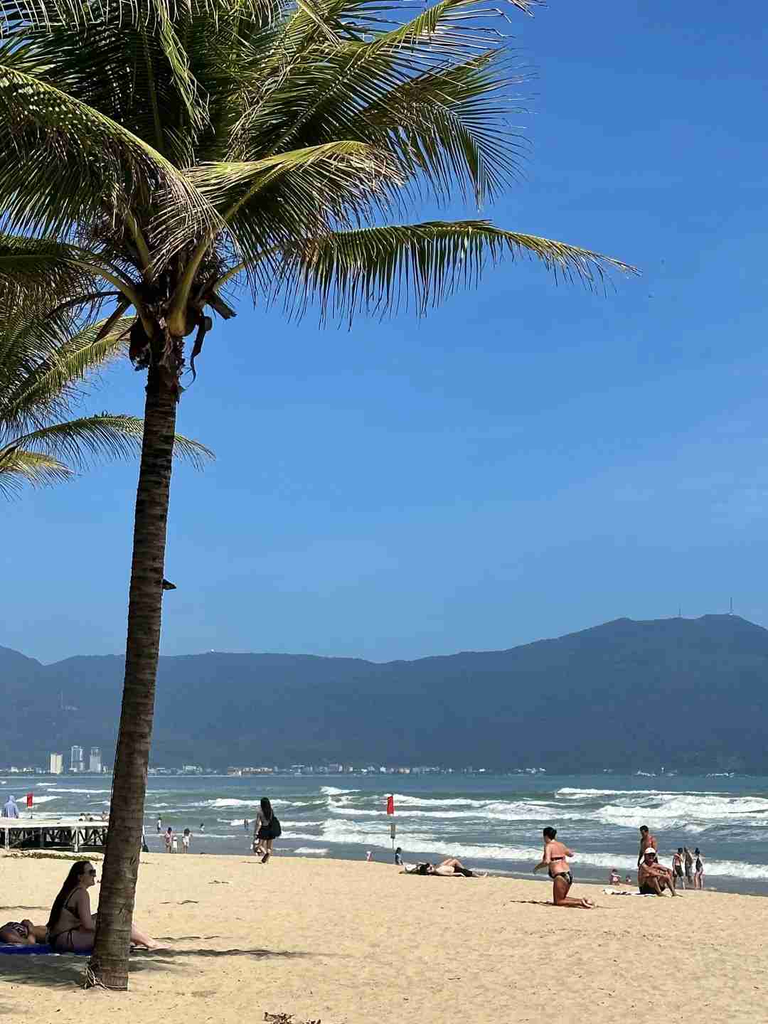Live Update: My Khe Beach in Da Nang Weather and Crowd Conditions on February 1st