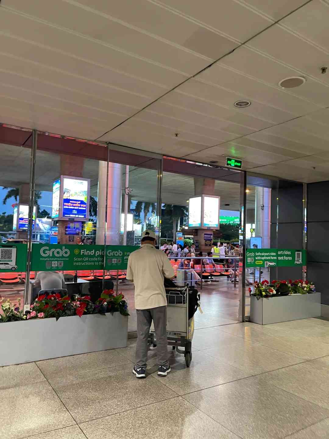 Navigating Ho Chi Minh City Airport: 15-Minute Smooth Passage Tips
