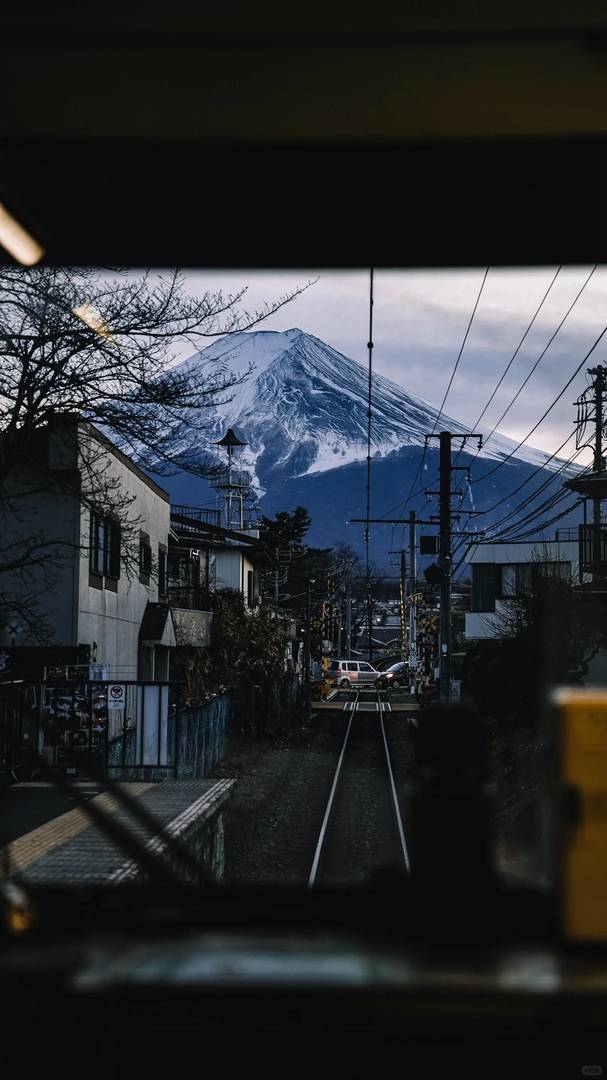 Scenic Train Ride to Mount Fuji: Must-Do Experience at Fuji's Foot 🚞🗻