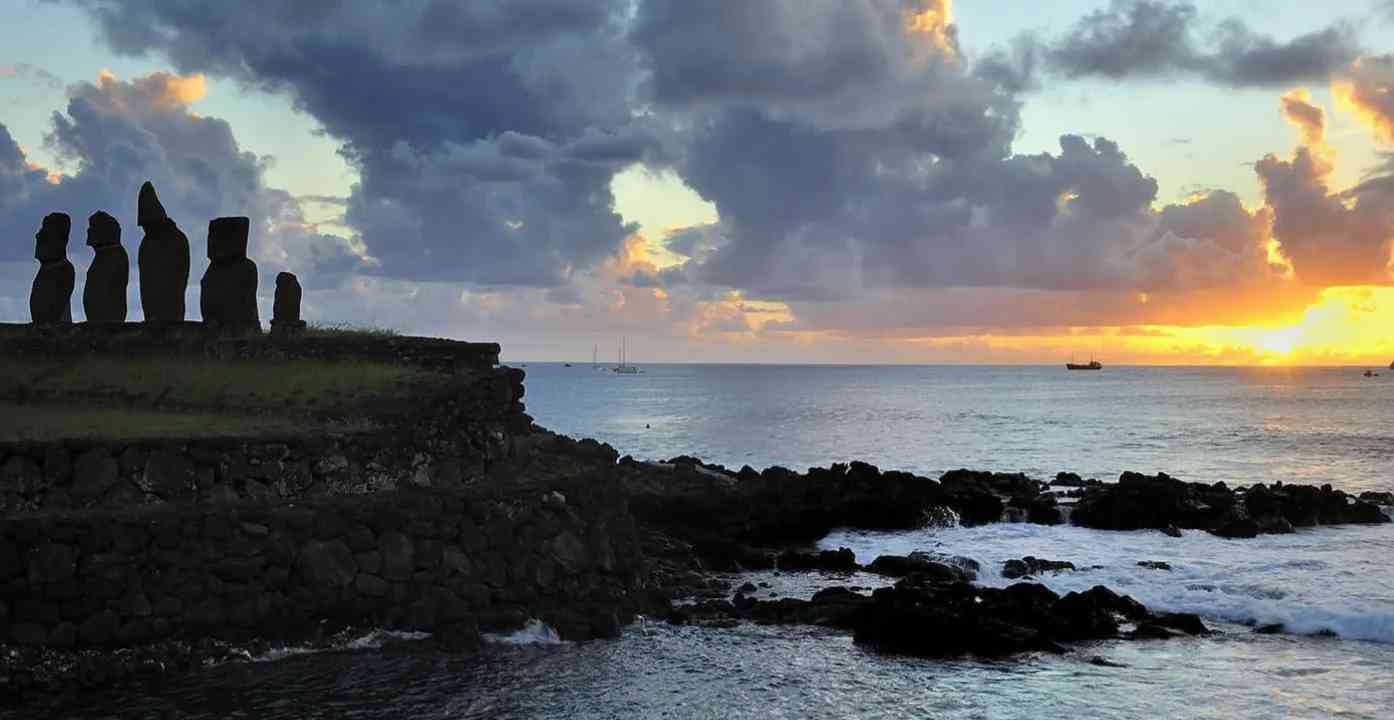 What's the Best Budget Travel Guide for a 4-Day Easter Island Self-Guided Tour?
