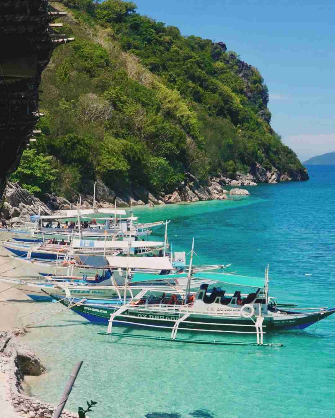 What's the Best Self-Guided Tour Route for Island Hopping on a Budget? 🇵🇭