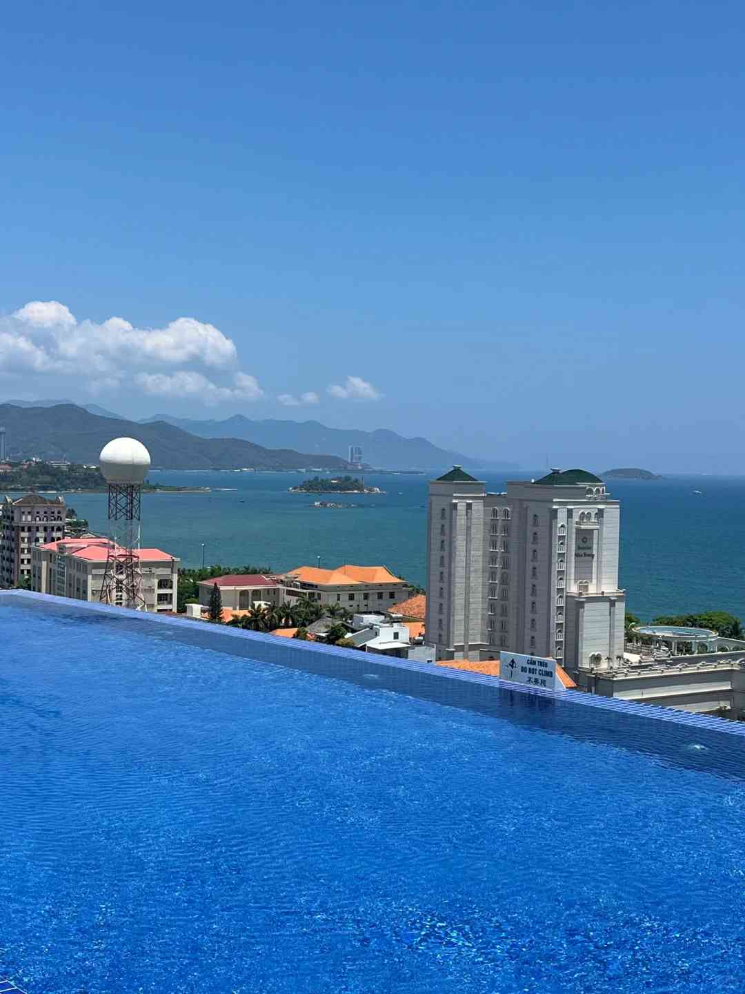 💰 Nha Trang Senior Shopping Tour: Viral WeChat Moments Post Attracts Thousands of Likes